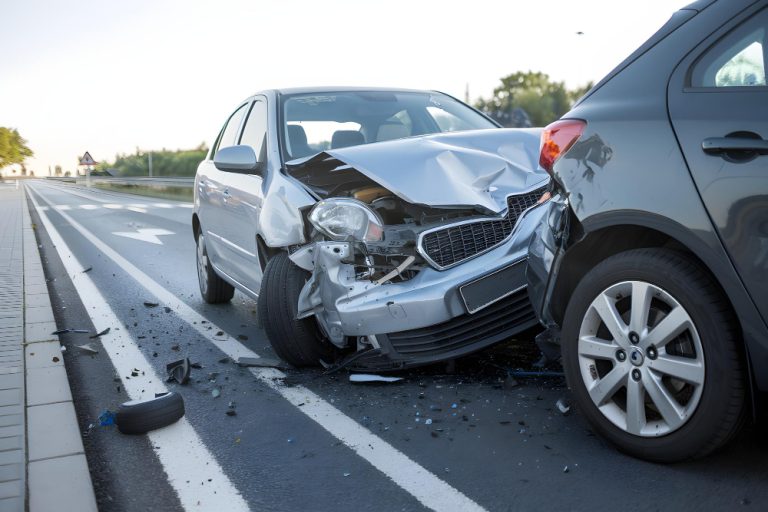 Auto chocado tras un accidente de tránsito – reclamo de daños y perjuicios
